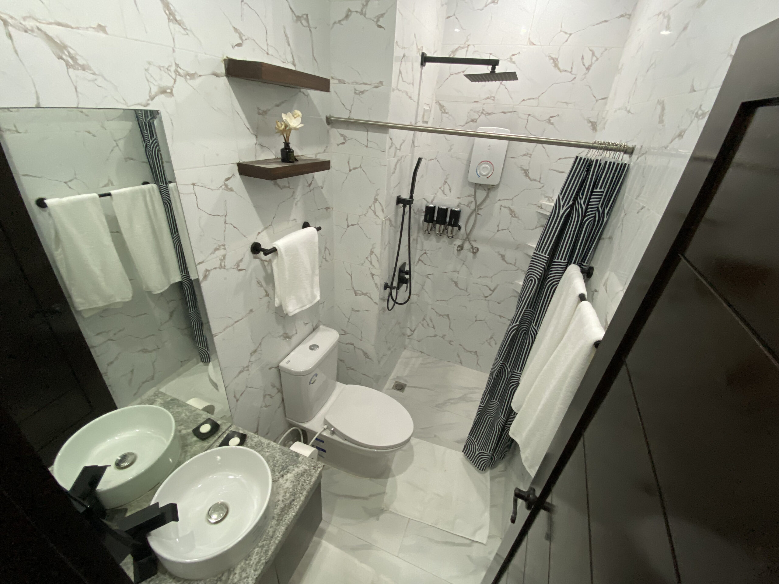 Oceanview Marble Deluxe - Image 4