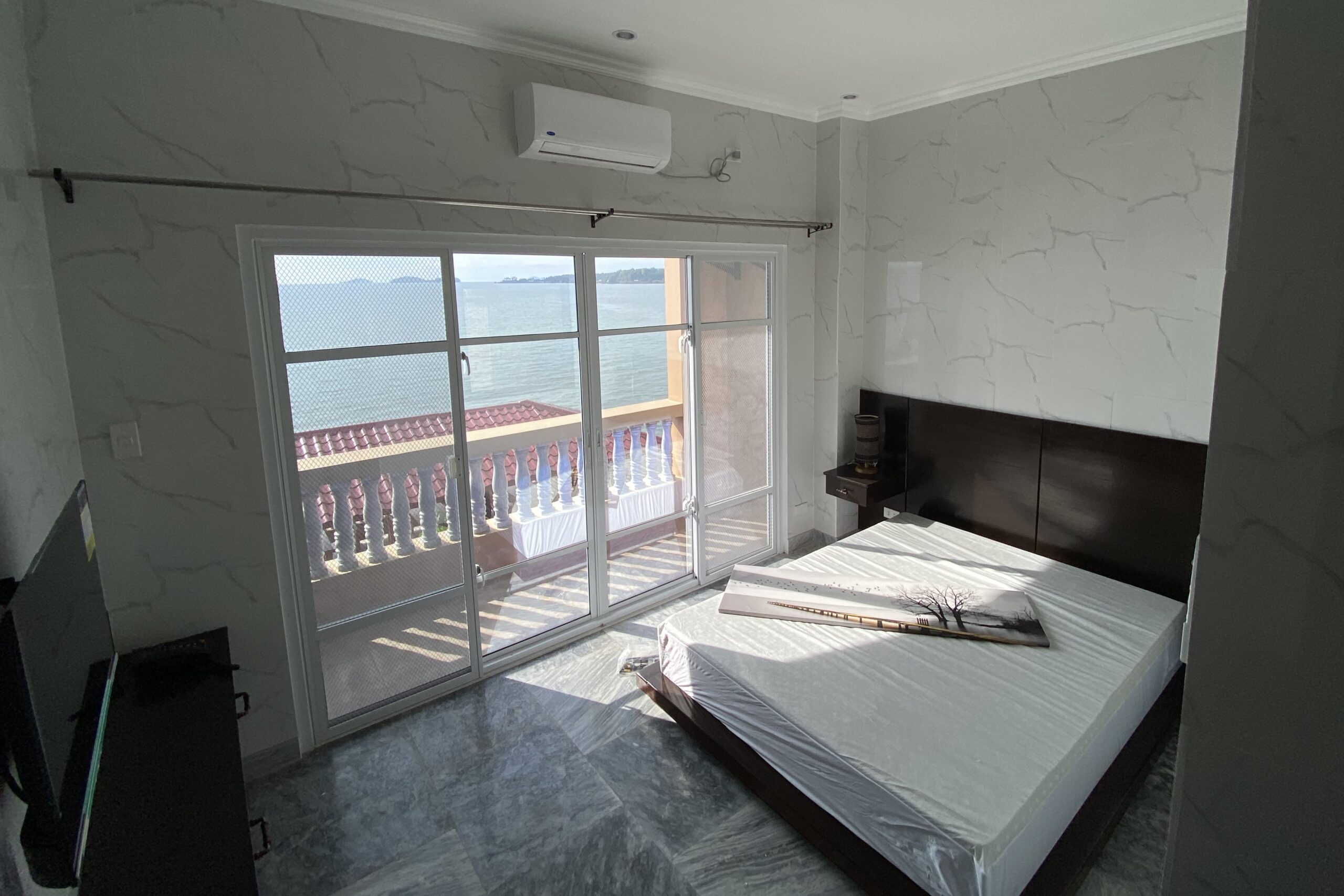 Oceanview Marble Deluxe - Image 3